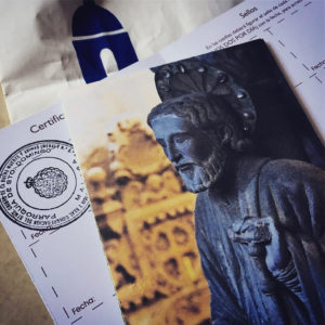 El Camino Francés: Presentación Y Planificación De Etapas 13 Credencial Del Camino De Santiago Con El Primer Sello De Un Peregrino