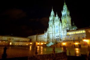 Plaza Del Obradoiro De Noche (Fotografía Cedida Por Turismo De Santiago) Plaza Del Obradoiro De Noche (Fotografía Cedida Por Turismo De Santiago)