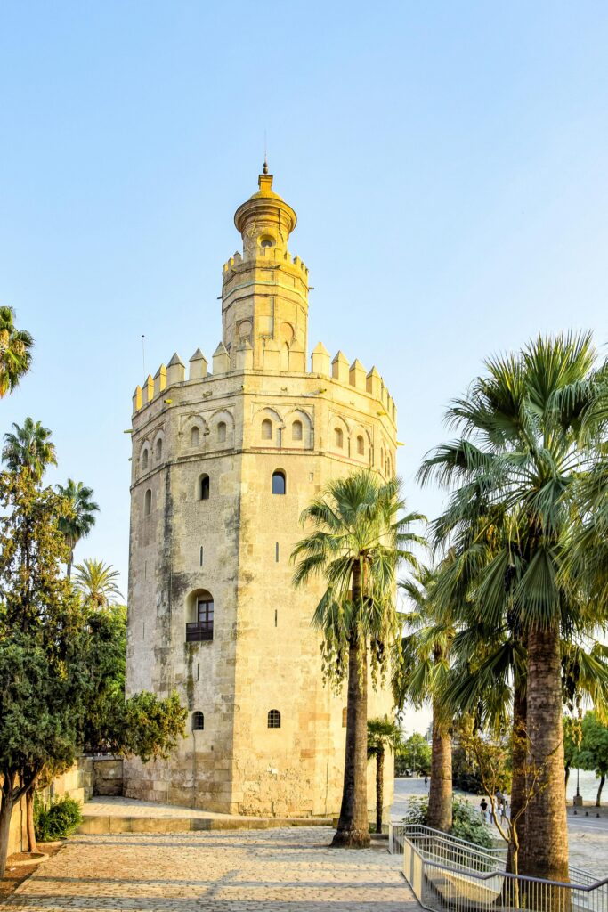 자전거로 14일 동안 산티아고 순례길 완주하기 4 산티아고 순례길 자전거 여행. Torre Del Oro De Sevilla
