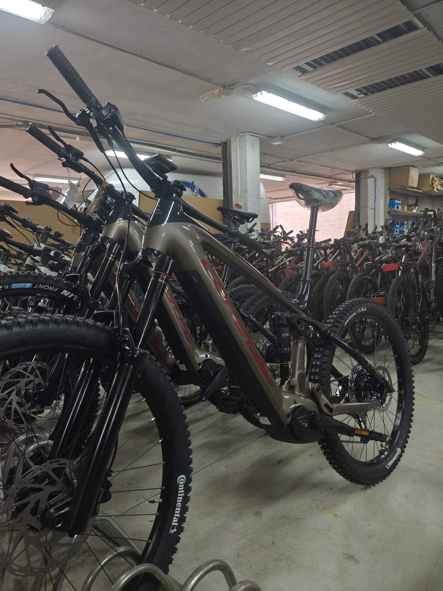 Fare Il Cammino Di Santiago In Bici 4 Mountain Bike Elettrica A Doppia Sospensione Della Flotta A Noleggio Di Tournride